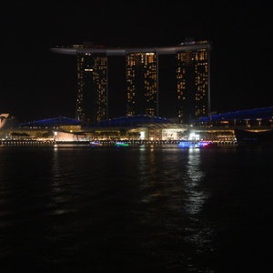 Marina Bay Sands bei Nacht • <a style="font-size:0.8em;" href="http://www.flickr.com/photos/132381155@N07/19884325290/" target="_blank">View on Flickr</a>