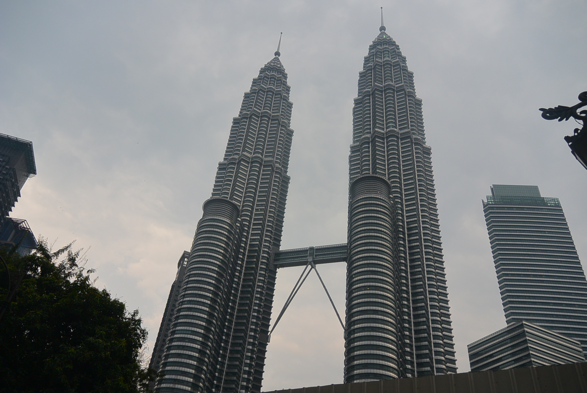 Die Petronas Twin Towers bei Tag