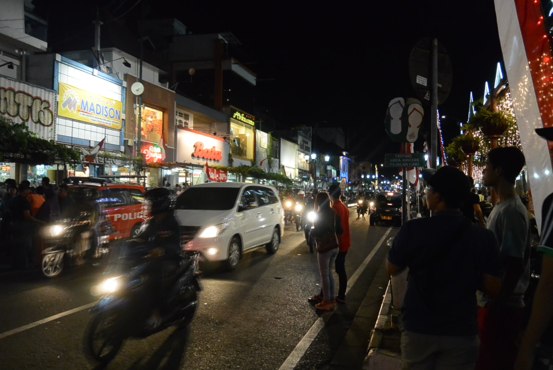 Die Jalan Malioboro bei Nacht