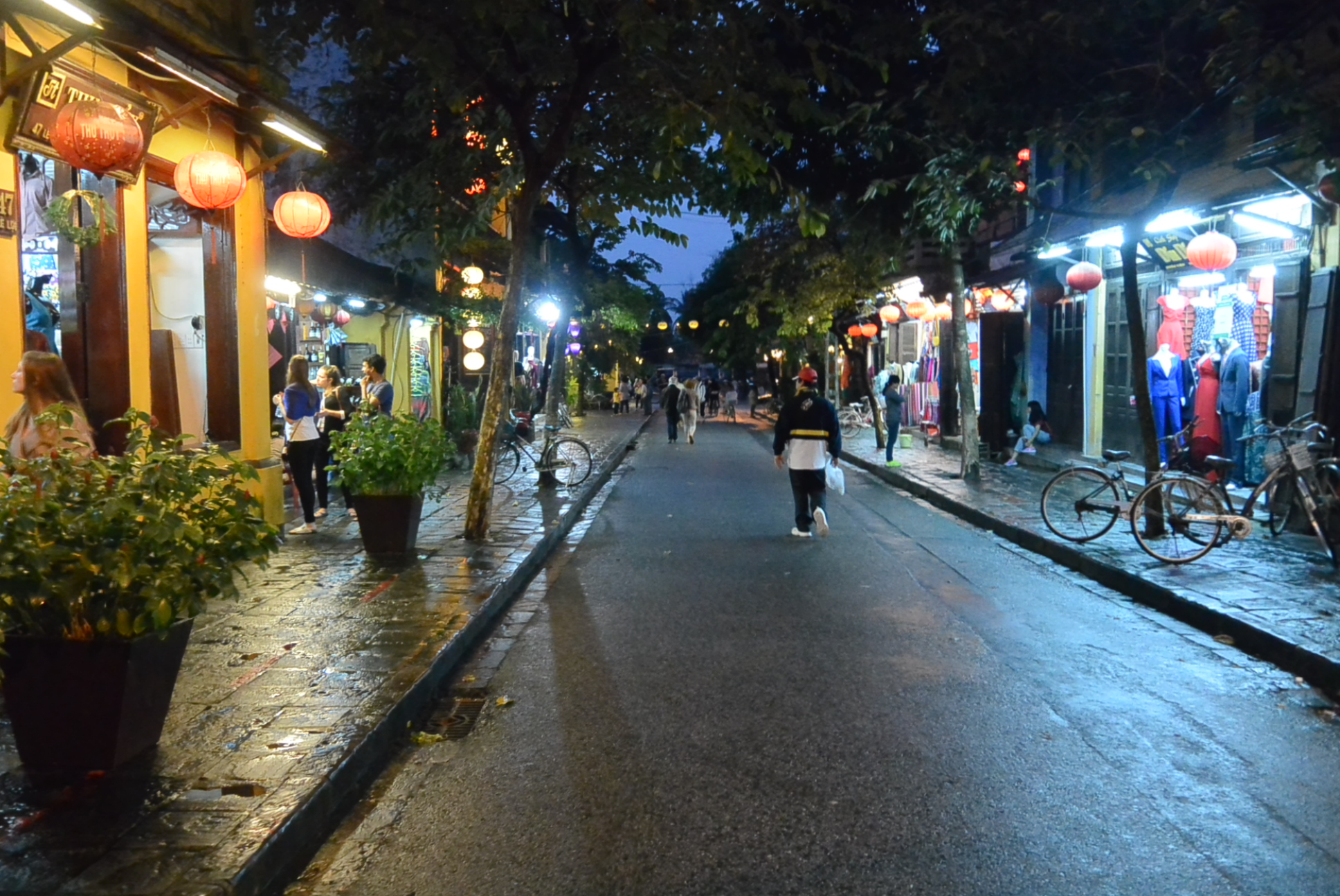 Die Altstadt von Hội An bei Nacht